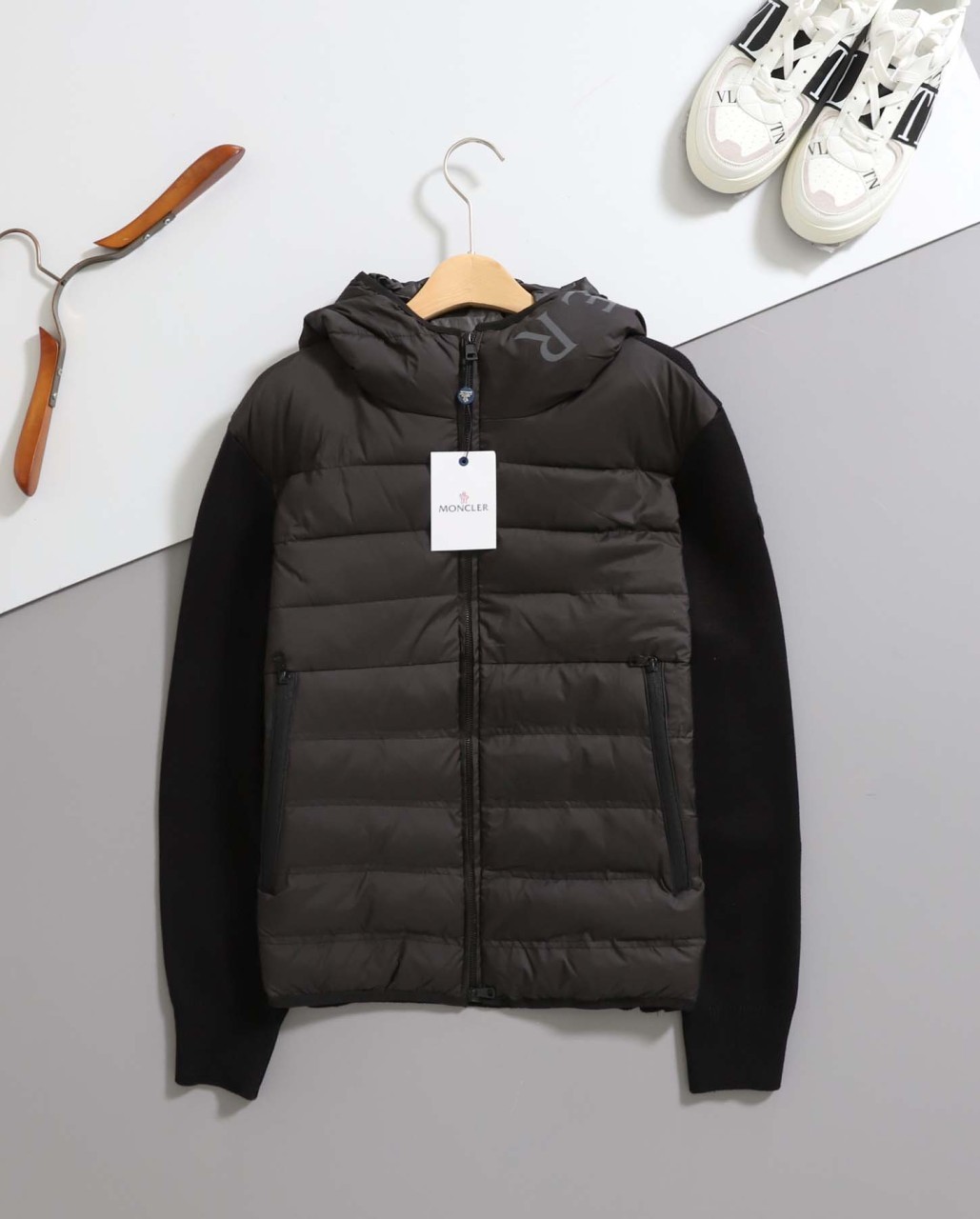 몽클레어 로고 후드 니트 패딩 VAL팩토리